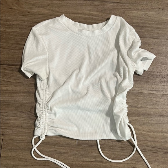 🦋 2/$15🦋 Zara White Side Cinched Ribbed Cropped Tee - Picture 1 of 4